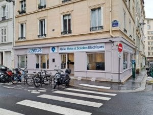 Façade de l'atelier scooters et motos électriques de GO2ROUES Paris 4