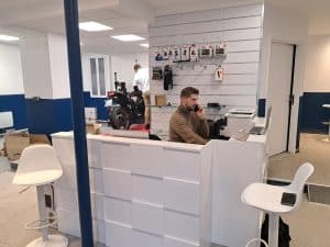 Intérieur de l'atelier scooters et motos électriques Paris 4 de GO2ROUES