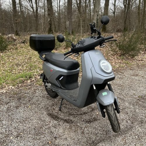 Niu MQi GT Evo Gris occasion 1 km trois quart face droit