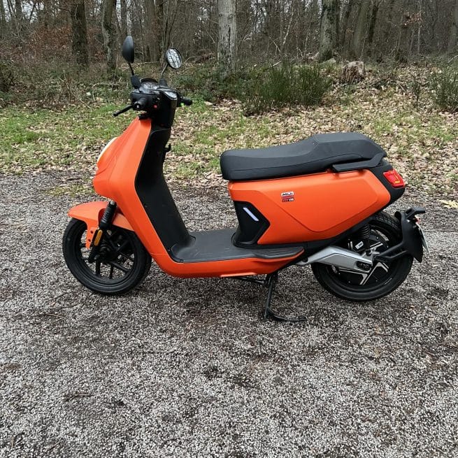 niu mqi gt evo orange occasion 388 km côté gauche