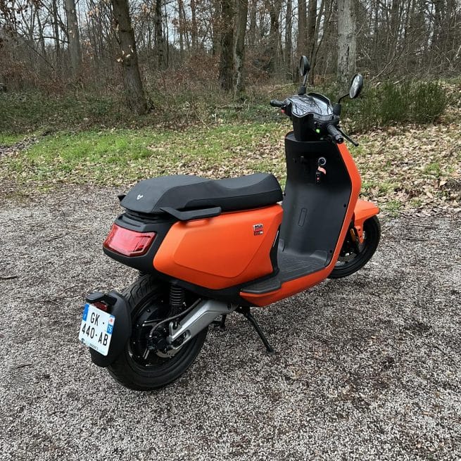 niu mqi gt evo orange occasion 388 km trois quart arrière droit