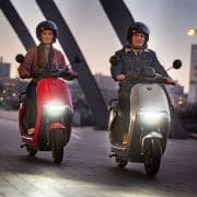 Deux Segway Ninebot e110S en train de roule
