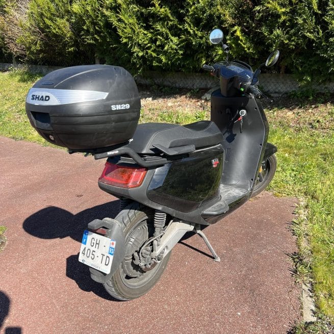 Niu MQi GT Noir 45 km/h occasion 2745 km trois quart arrière droit