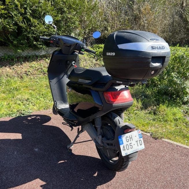Niu MQi GT Noir 45 km/h occasion 2745 km trois quart arrière gauche