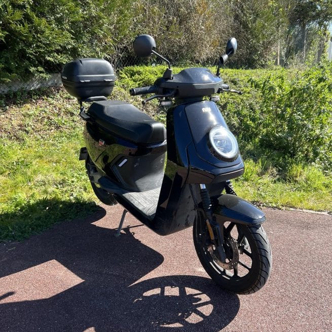 Niu MQi GT Noir 45 km/h occasion 2745 km trois quart face droit
