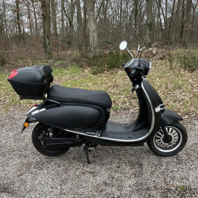 Rider 5000W noir mat occasion 1028 km côté droit