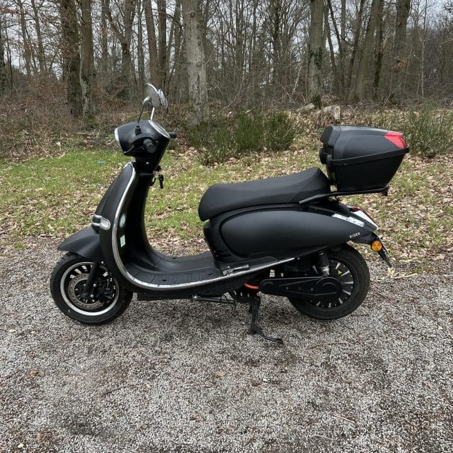 Rider 5000W noir mat occasion 1028 km côté gauche