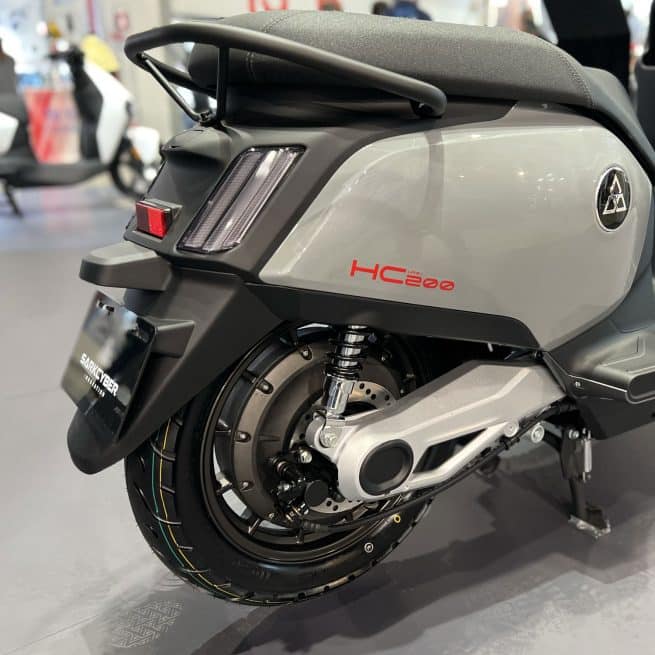 Sarkcyber HC200 eicma 2022 gros plan sur le moteur