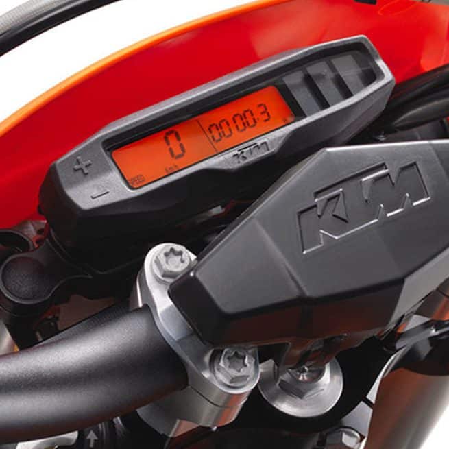 En gros plan, le compteur de la KTM Freeride E-XC