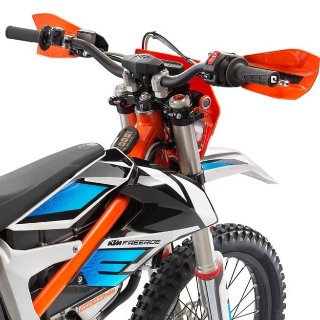 Le poste de pilotage de la KTM Freeride E-XC