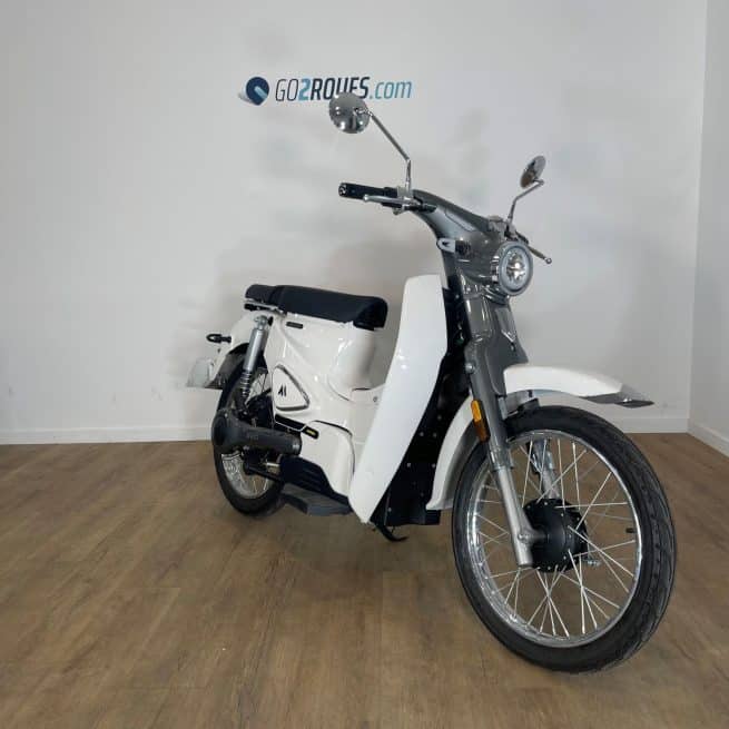 MOTRON CUBERTINO BLANC OCCASION 435 KM AVANT DROIT