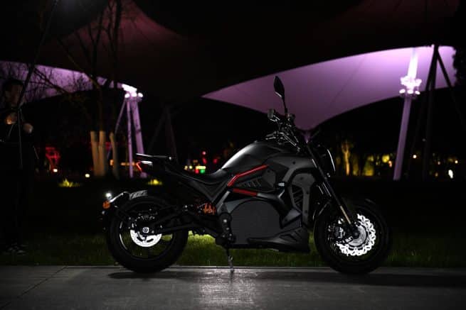 TS BRAVO ALRENDO NOIR PHOTO