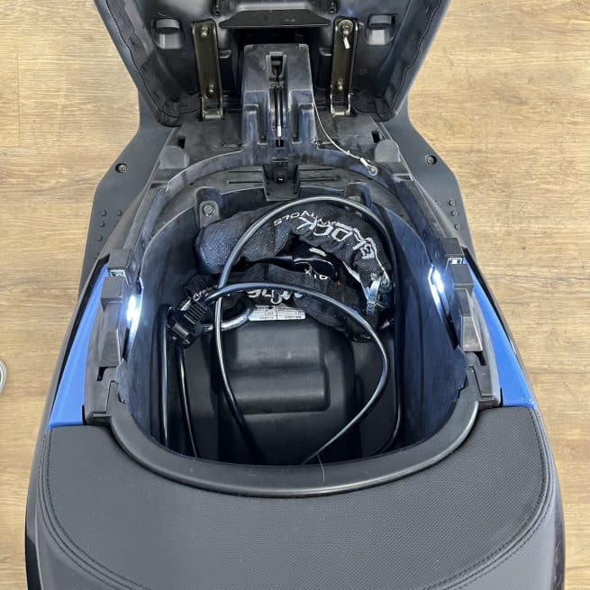Ray 7.7 Noir Carbone - Chargeur Rapide - occasion 7 342 km – Image 10