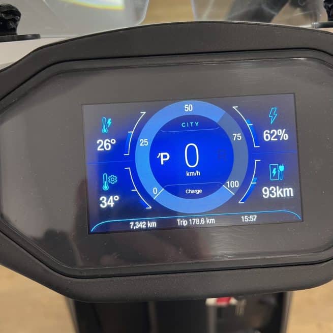 Ray 7.7 Noir Carbone - Chargeur Rapide - occasion 7 342 km – Image 9