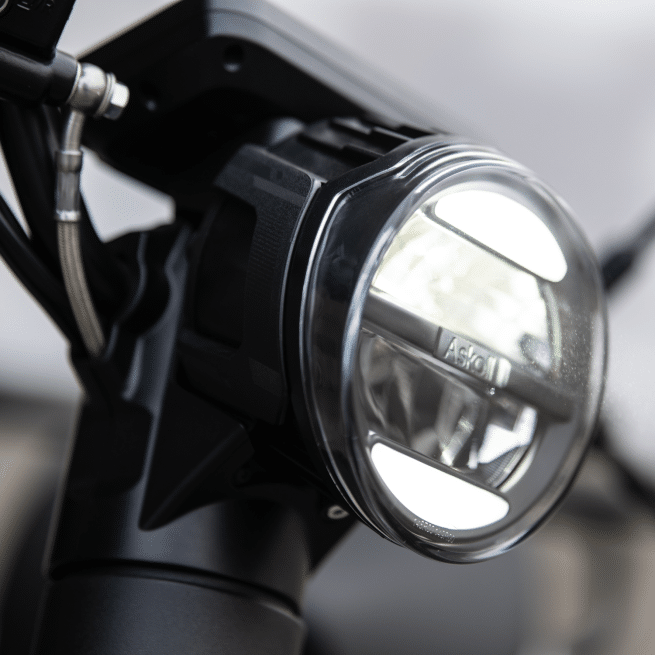 Askoll eS Pro 45 phare avant zoom