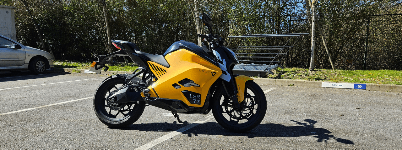 ultraviolette F77 mach 2 côté droit jaune