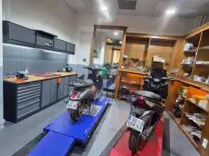 intérieur de l'atelier paris 4 GO2ROUES
